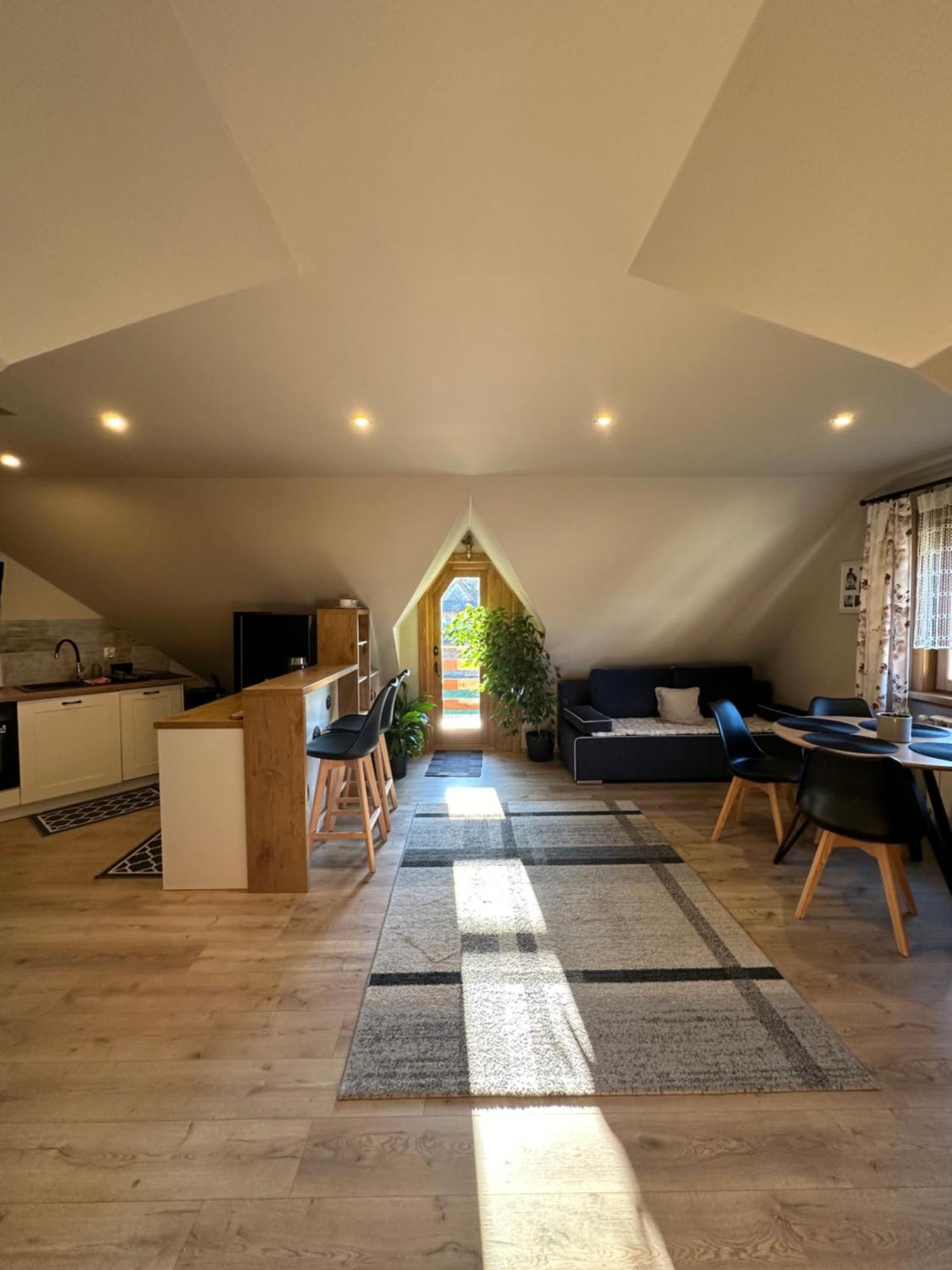 Apartament Gron コシチェリスコ エクステリア 写真